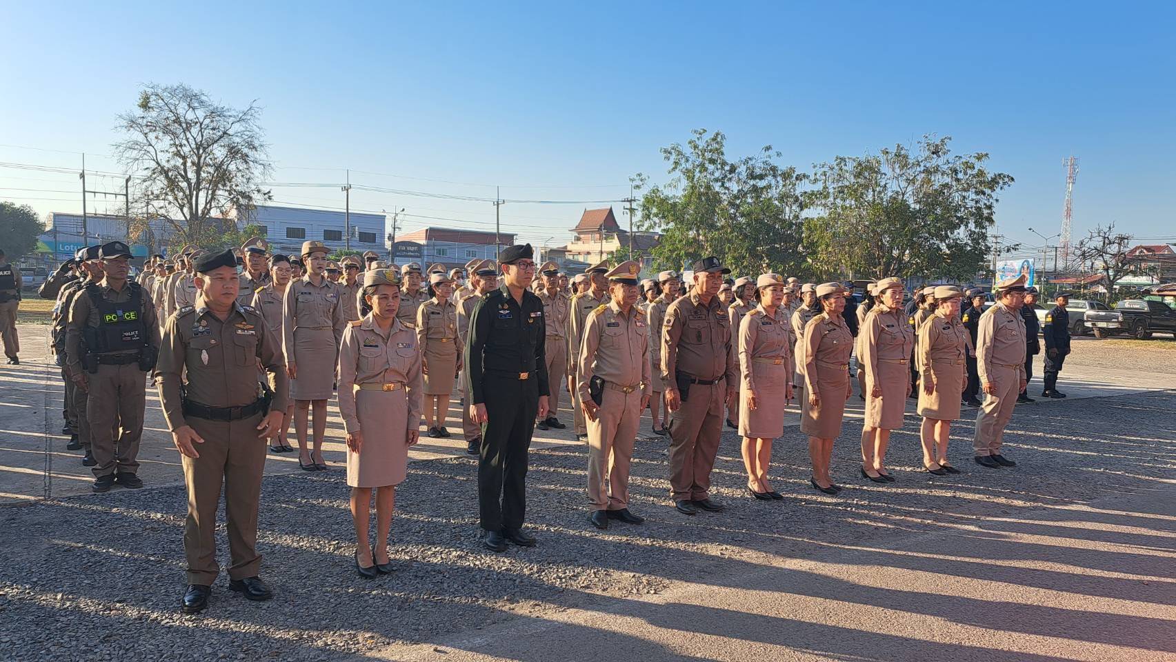 สพอ. เนินมะปราง ร่วม กิจกรรมเข้าแถวเคารพธงชาติ ร้องเพลงชาติไทยและการปล่อยแถวกำลังพลรณรงค์ป้องกันไฟป่าหมอกควัน และประจำจุดตรวจ  การป้องกันและลดอุบัติเหตุทางถนนในช่วงเทศกาลปีใหม่ 2569