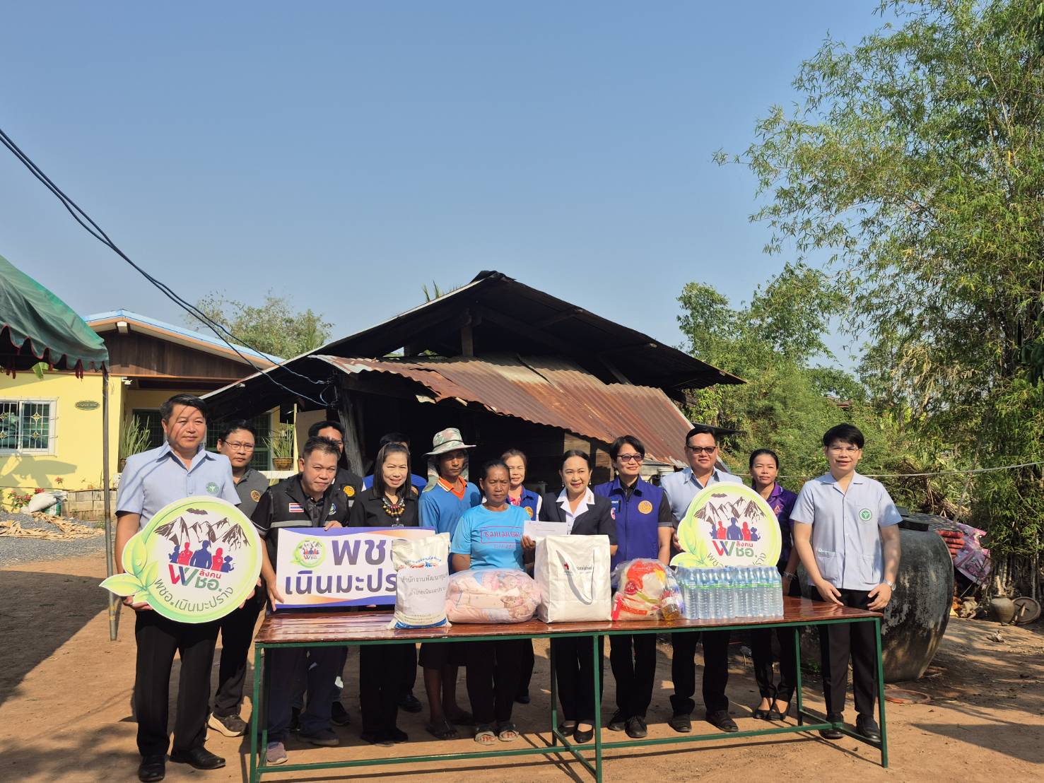 สพอ.เนินมะปราง ร่วมลงพื้นที่ติดตาม สนับสนุน ช่วยเหลือครัวเรือนยากจน TPMAP ครัวเรือนตกเกณฑ์ จปฐ. และงานตามภารกิจของชมรมแม่บ้านมหาดไทยจังหวัดพิษณุโลก 