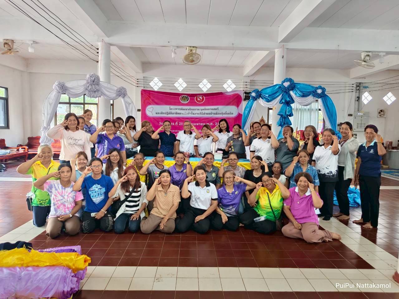 พช.เนินมะปราง ร่วมกับคณะกรรมการพัฒนาสตรีตำบลบ้านน้อยซุ้มขี้เหล็ก ดำเนินโครงการพัฒนาศักยภาพ บุคลิกภาพสตรี และฝึกปฏิบัติอาชีพการจับผ้าในงานพิธีตำบลบ้านน้อยซุ้มขี้เหล็ก ประจำปี 2569