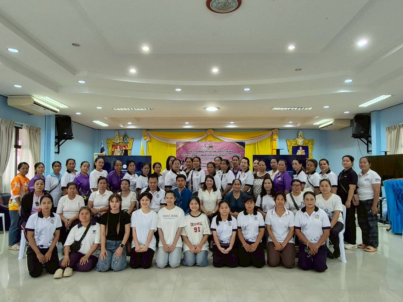 พช.เนินมะปราง ร่วมกับคณะกรรมการพัฒนาสตรีตำบลวังโพรง ดำเนินโครงการพัฒนาศักยภาพ บุคลิกภาพสตรี และฝึกปฏิบัติอาชีพการจับผ้าในงานพิธีตำบลวังโพรง  ประจำปี 2569