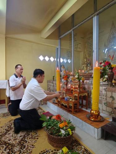 สพอ.เนินมะปราง ร่วมทำบุญตักบาตร ตามโครงการ “นัดพบวันพระ เสริมธรรมะพบปะประชาชน”