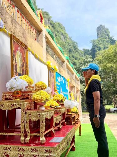 พช.เนินมะปราง ร่วมกิจกรรมจิตอาสาบำเพ็ญสาธารณประโยชน์และสาธารณกุศล เนื่องในวันนวมินทรมหาราช 13 ตุลาคม 2569